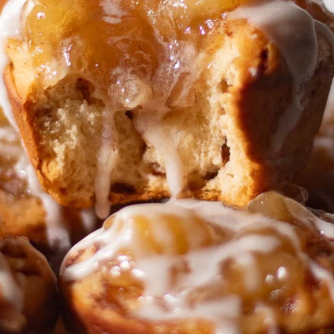Cinnamon Roll Apple Muffins