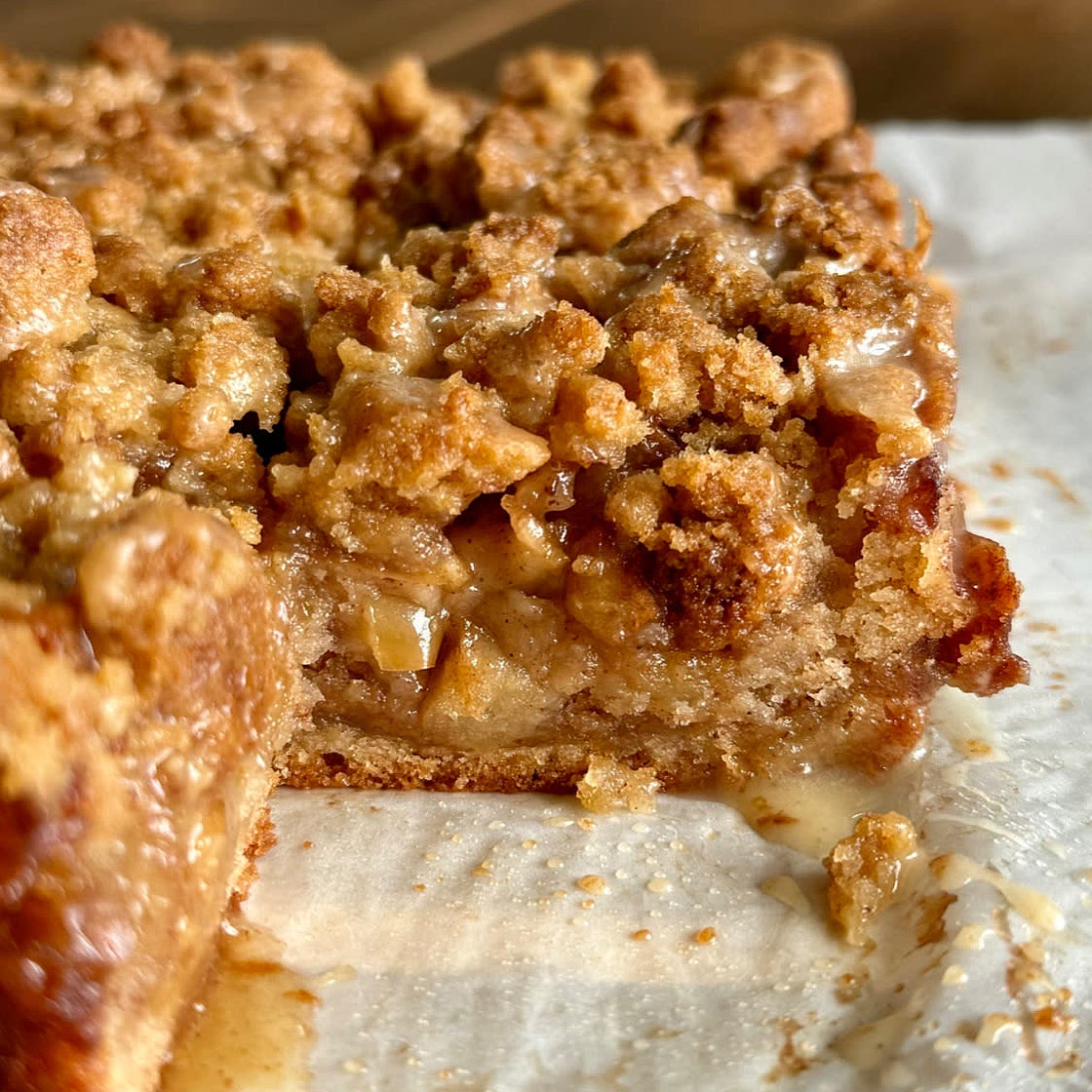 Apple Cinnamon Bun Cake