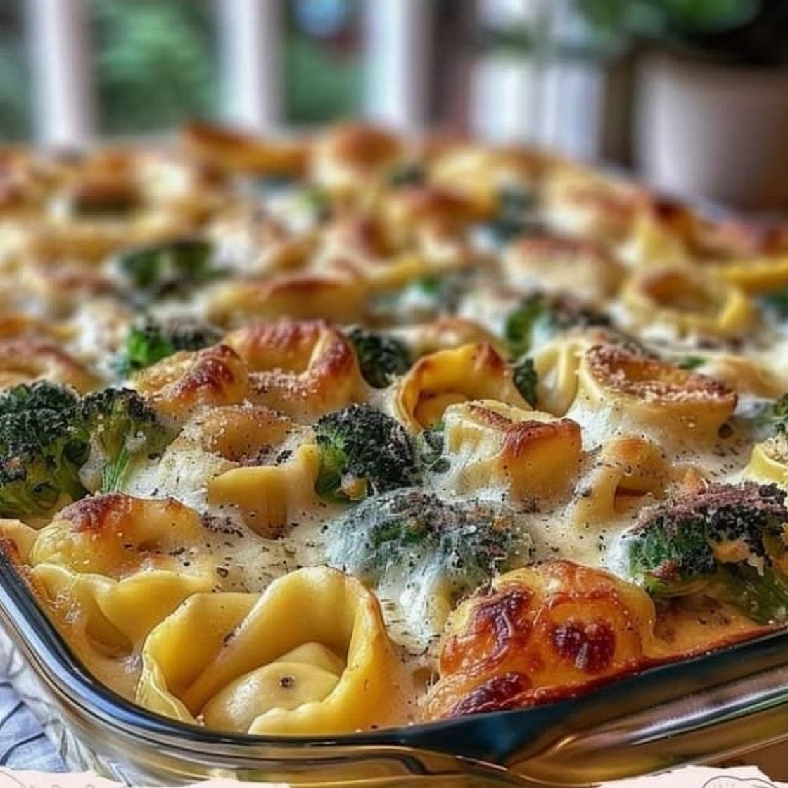 Creamy broccoli tortellini bake