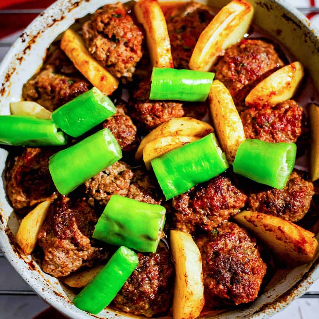 Izmir Kofte – Baked Turkish meatballs with Potatoes in tomato sauce