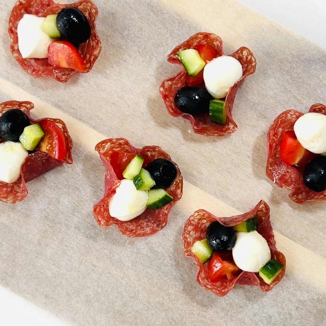 한입 쏙쏙! 집어먹기 좋은 샐러드! 이렇게 드세요😍 (Super Easy! Salami Salad Cups)