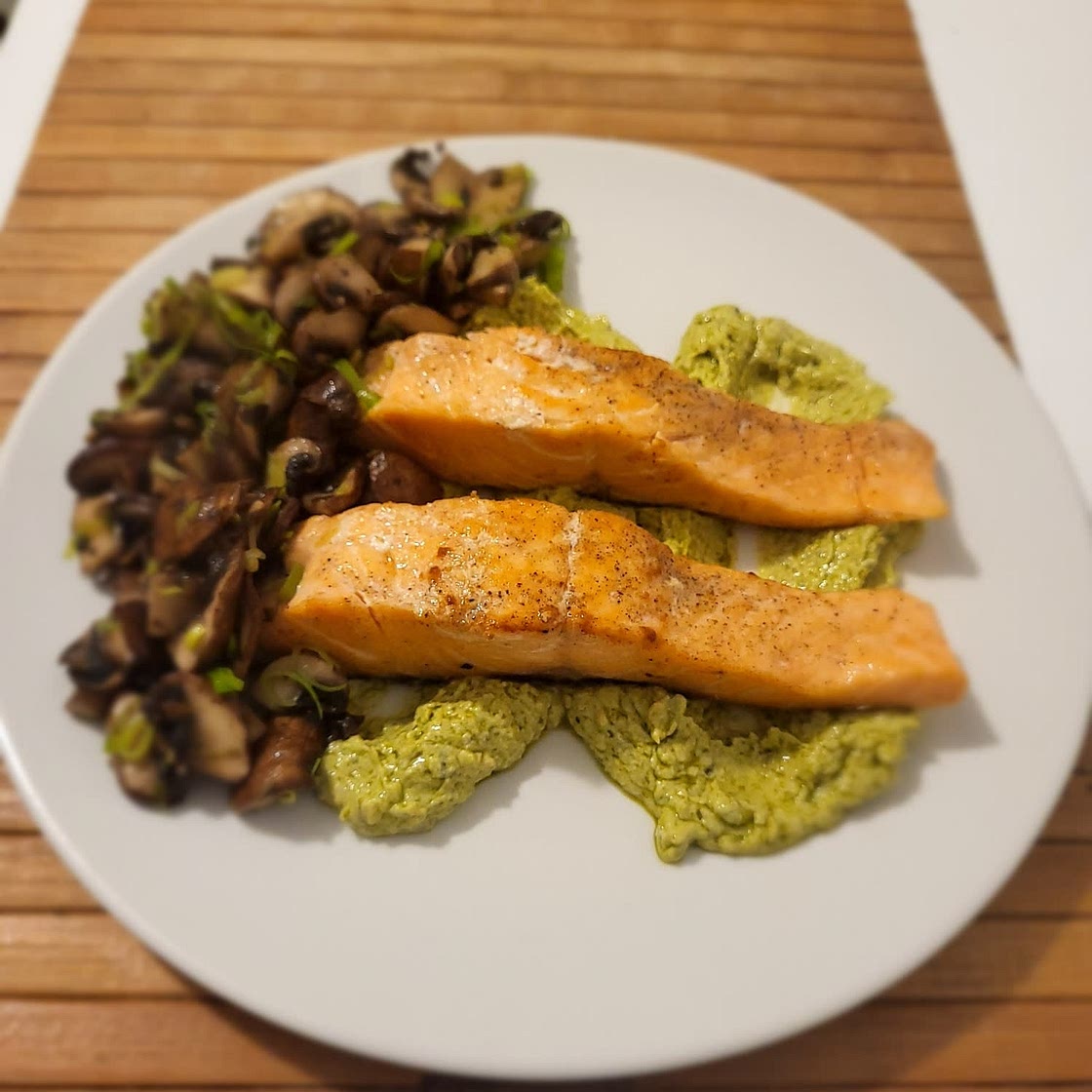 Pan-Fried Salmon With Creamy Pesto Veg