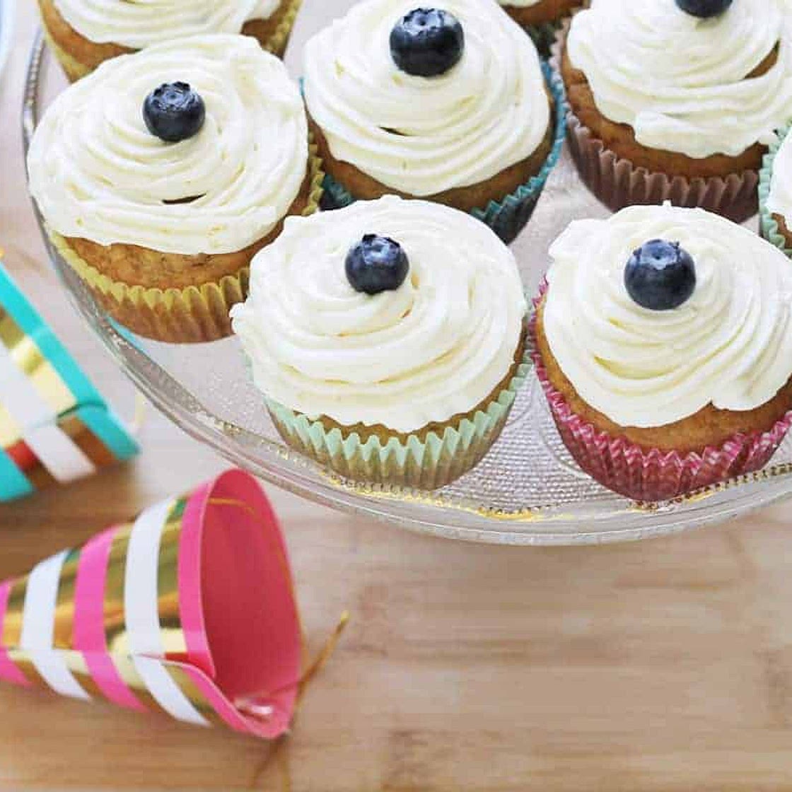Amandel-Kokostaart of cupcake