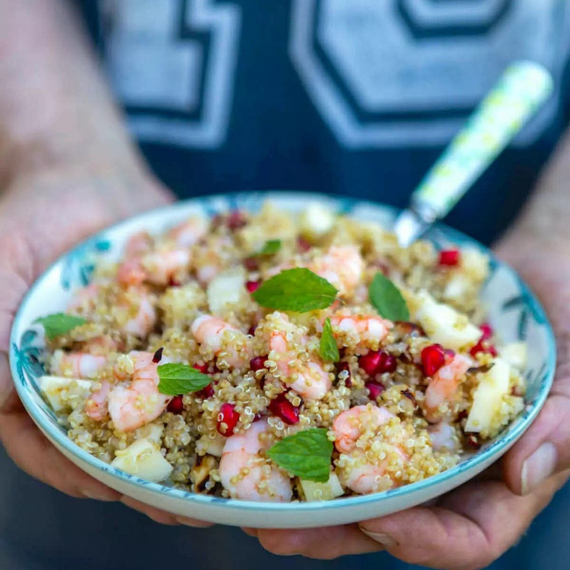 Salade de quinoa aux crevettes, pomme et menthe