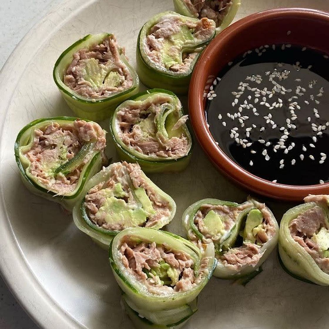 Roll di cetriolo e tonno (piccante)