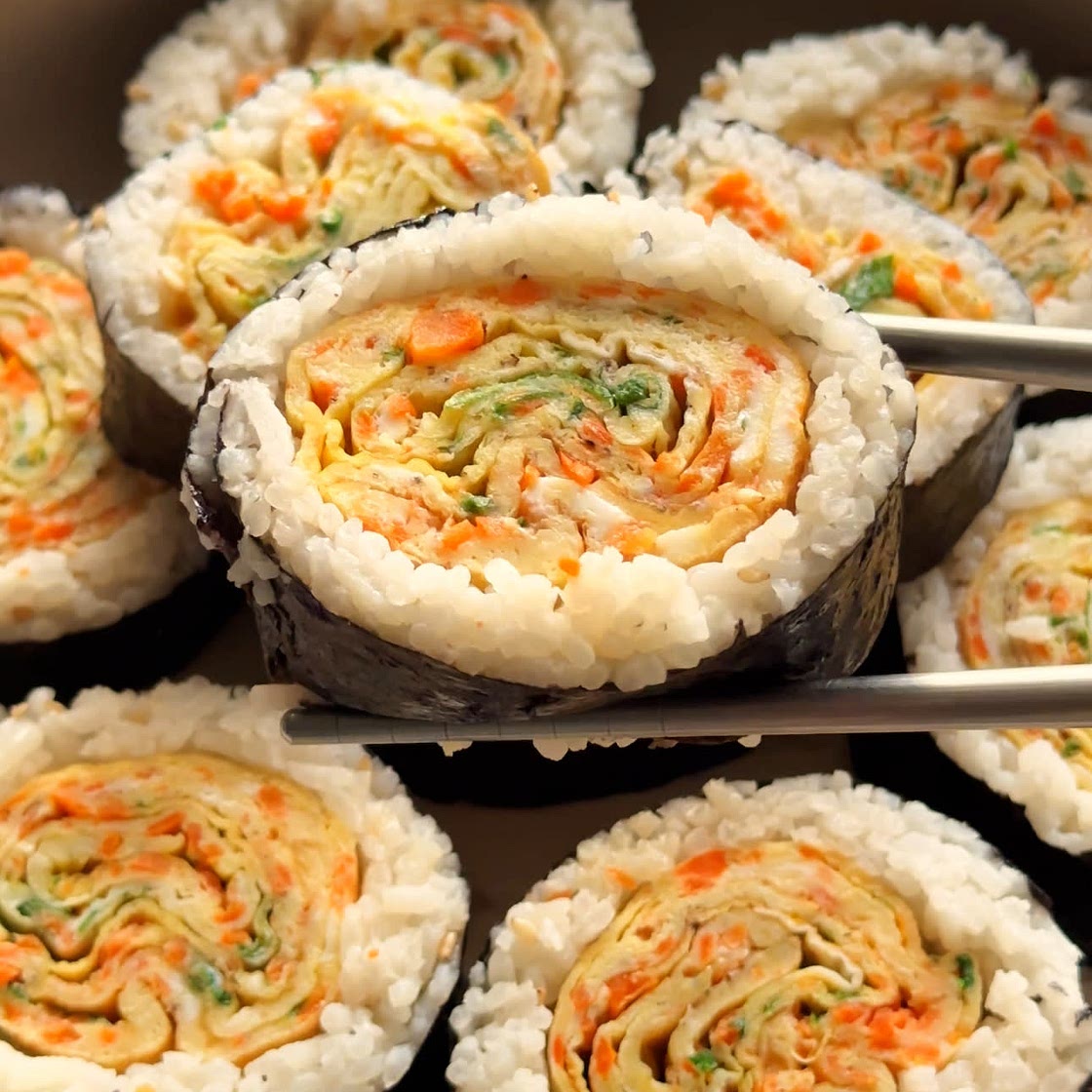 Gyeranmari Kimbap (Egg Omelette Kimbap)