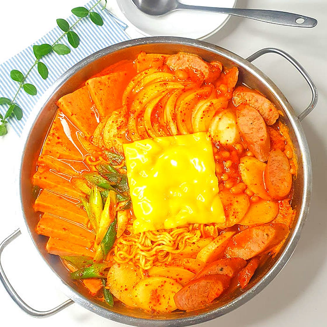 즉석에서 보글보글 부대찌개