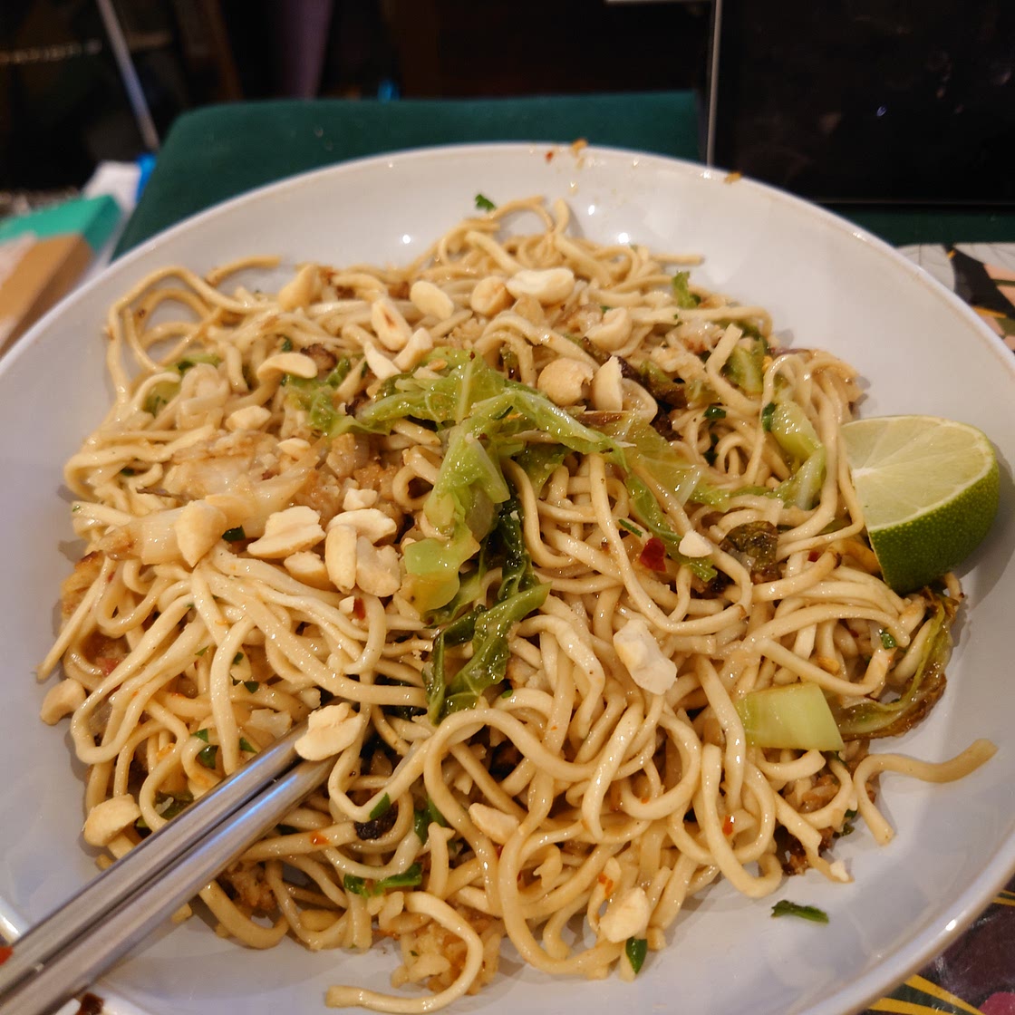 Savoy cabbage, roasted cauliflower and cashew chilli noodles – mì xào chay recipe