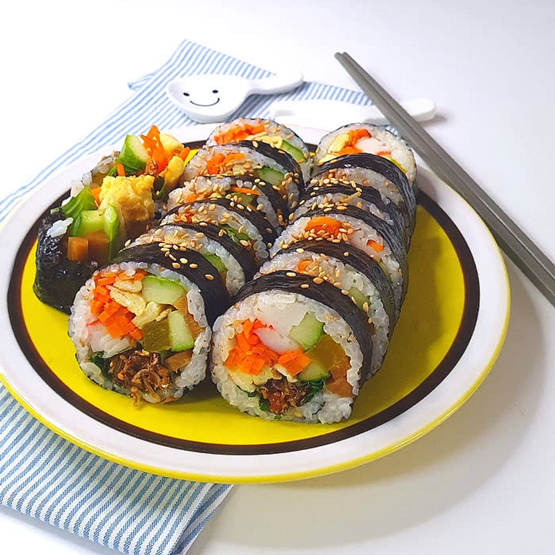 개운해서 끝없이먹게 되는 매운멸치김밥