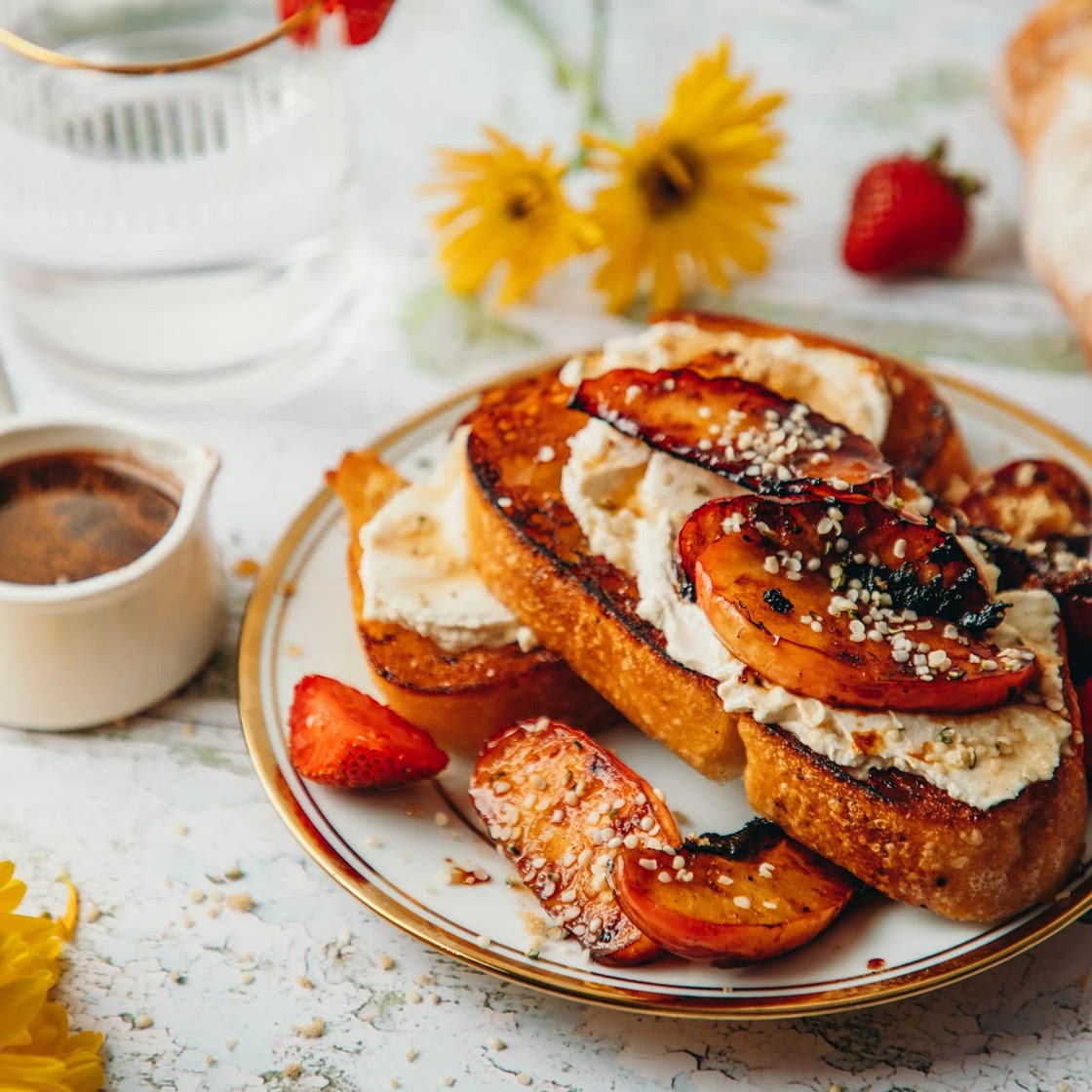 Caramelized Cinnamon Apple Cream Cheese Toast