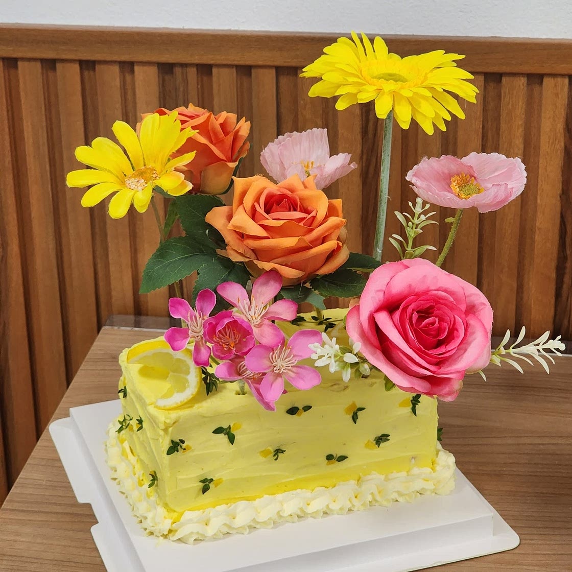 Lemon Cake w/ Lemon Curd and Mascarpone Whipped cream 🍋
