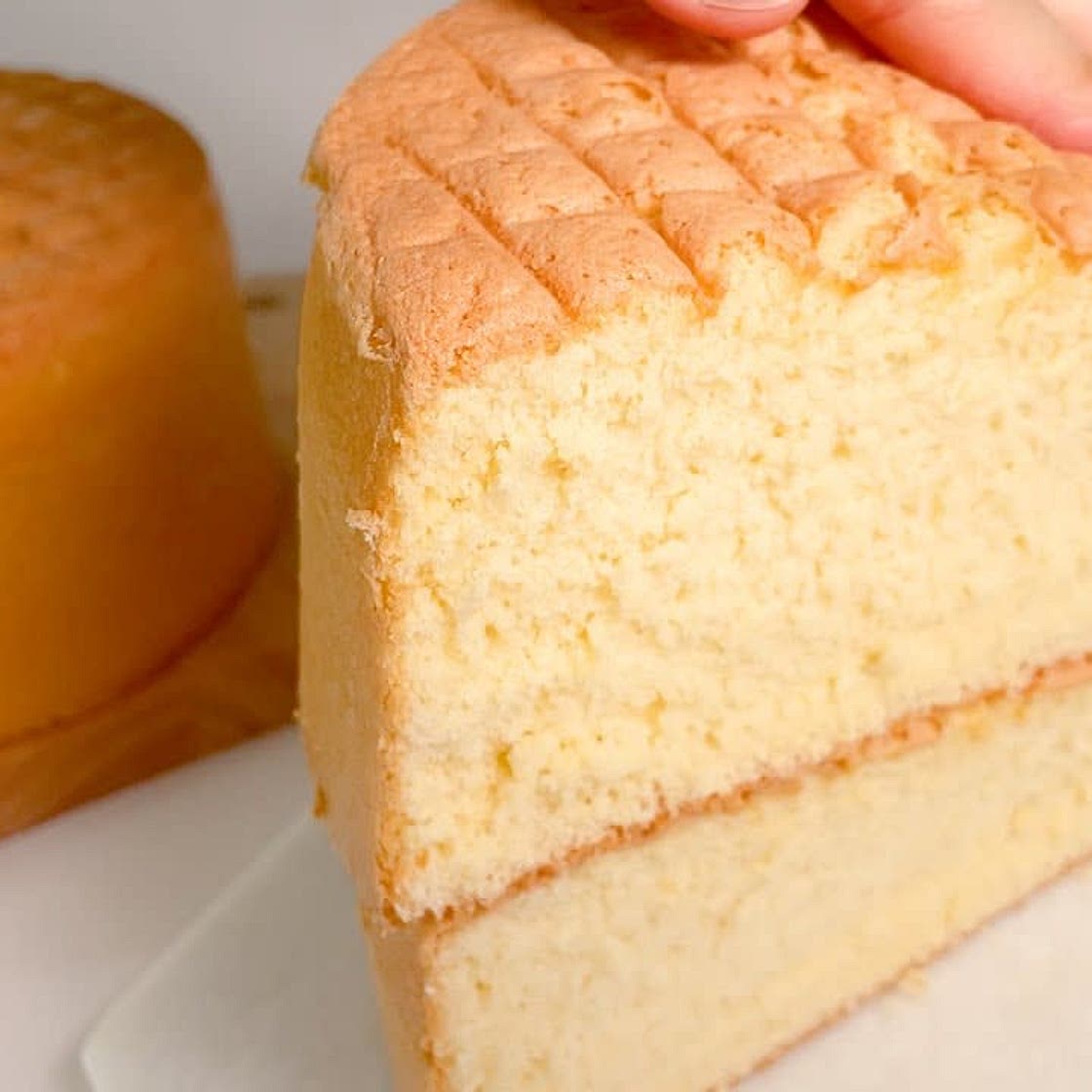 Simple yet fluffy and soft sponge cake