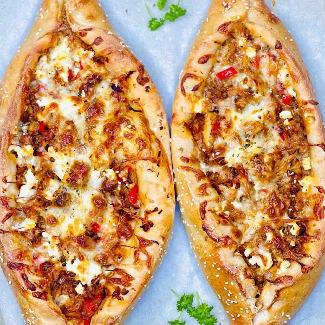 Sizzling Turkish Delight: The Perfect Pide