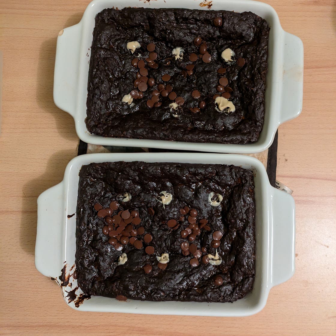 High Protein + No Sugar Fudgy Brownie mit Füllung