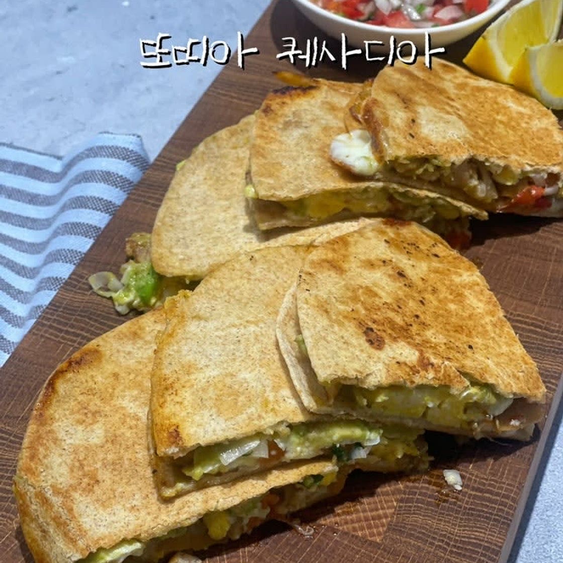 또띠아요리 홈메이드 소세지 퀘사디아 레시피 피코데가요 소스