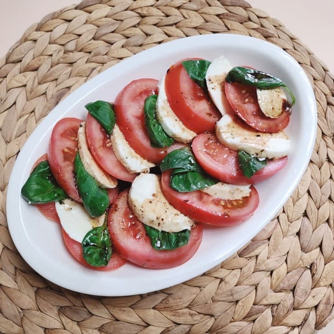 토마토 모짜렐라치즈 카프레제 샐러드