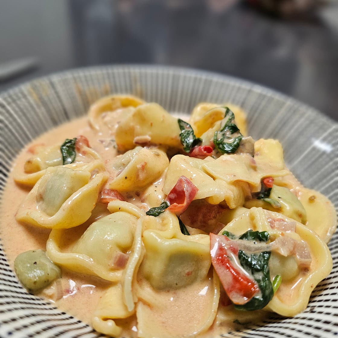 Tortellini mit Spinat-Sahne-Sauce