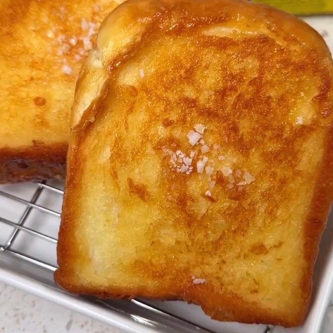 단짠의 꿀조합! 허니버터 소금빵🍞