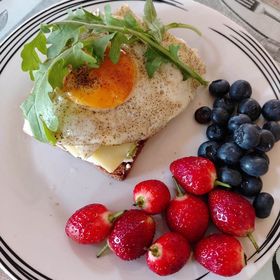 Avo, Cottage Cheese & Egg sandwich