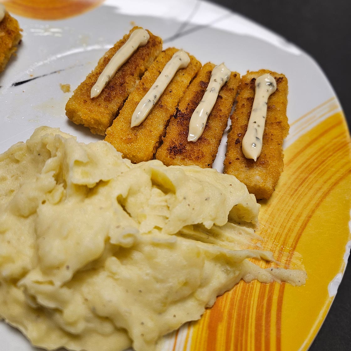 Kartoffelbrei mit Fischstäbchen
