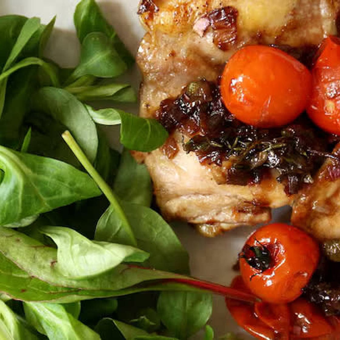 Pollo con tomatitos y vinagre de modena