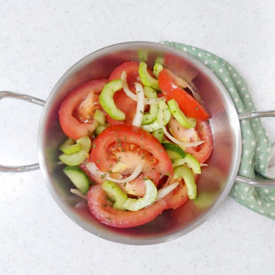 토마토 오이 샐러드 만들기 상큼한 토마토 오이 양파 샐러드 레시피