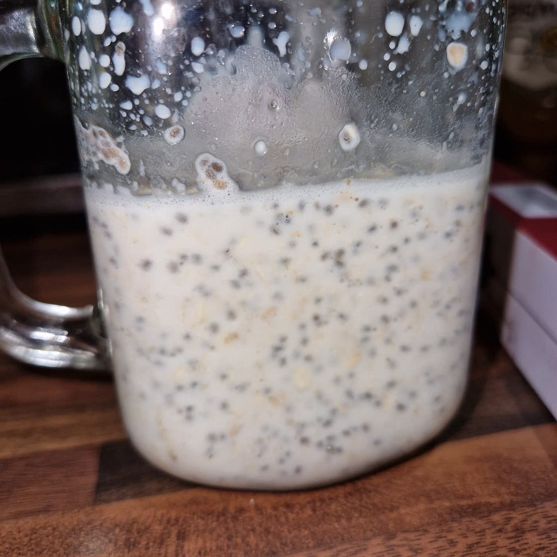 No-Cook Banana-Nuts Oatmeal