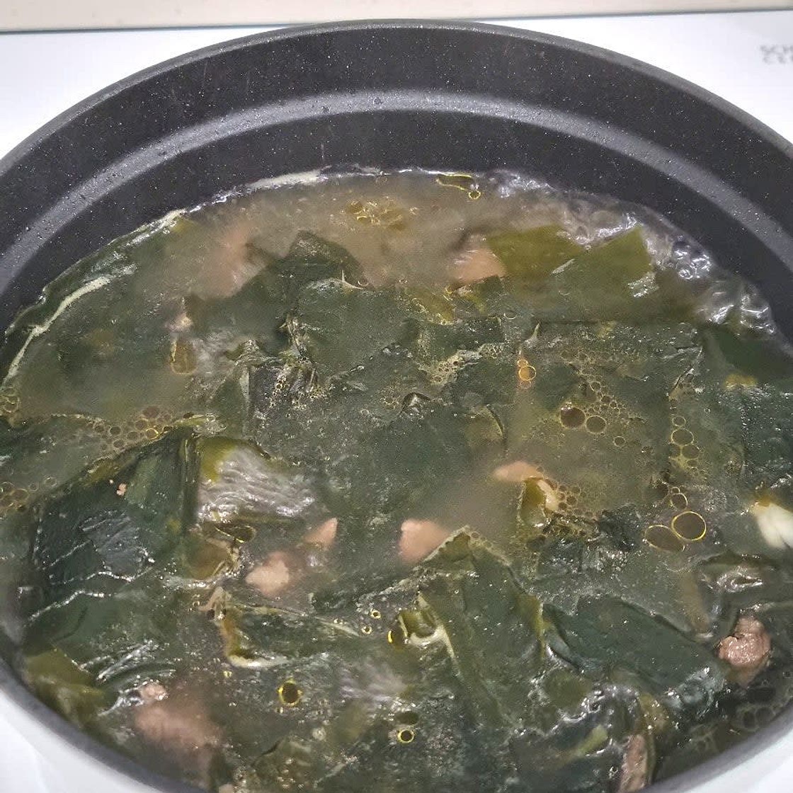 소고기 미역국 끓이는 방법 국물 진하게 빠른시간에 내는법 :: 소고기 미역국 레시피