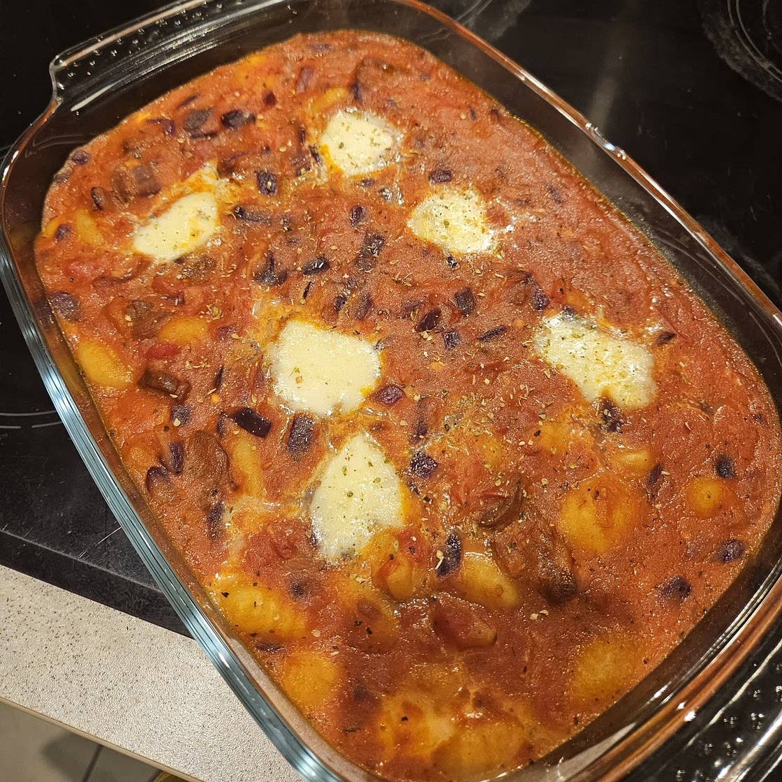 Chorizo & mozzarella gnocchi bake