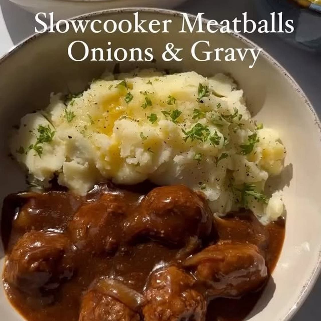 Slowcooker Beef Meatballs, Onions &amp; Gravy 🥔🥩 620 cals served