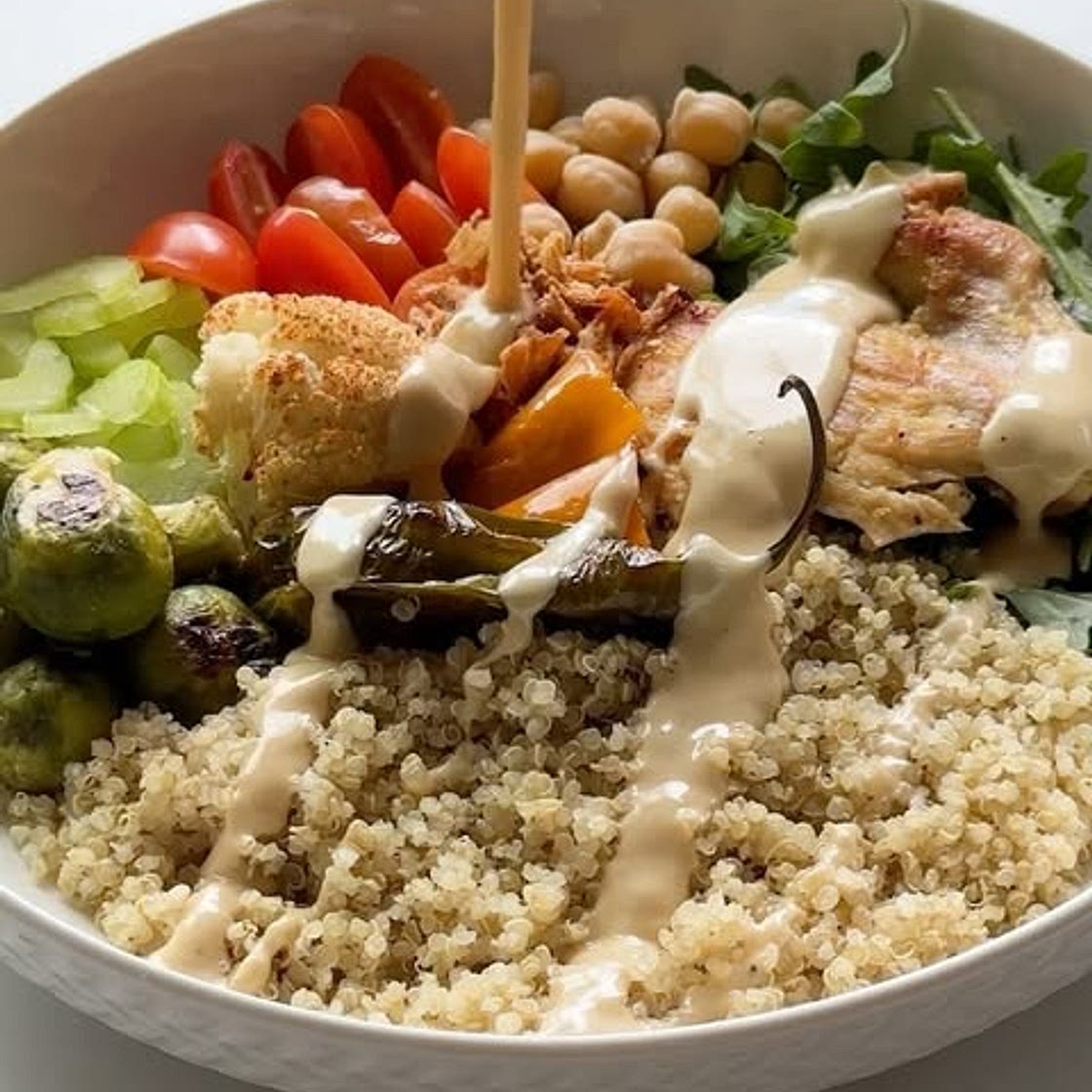 치킨 & 퀴노아 샐러드 (Chicken & Quinoa Bowl)