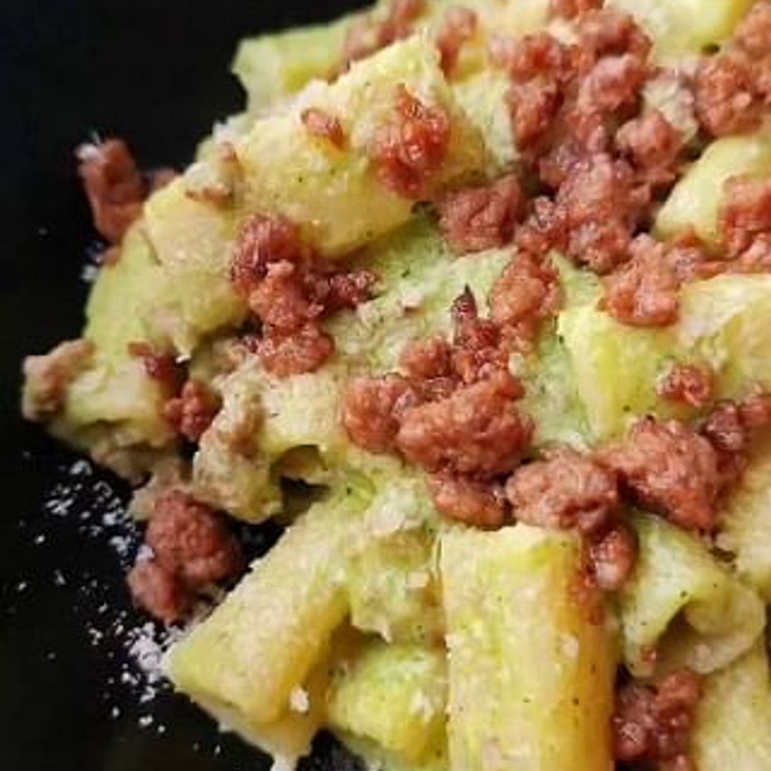 RIGACUORI, SALSICCIA E CREMA DI ZUCCHINE