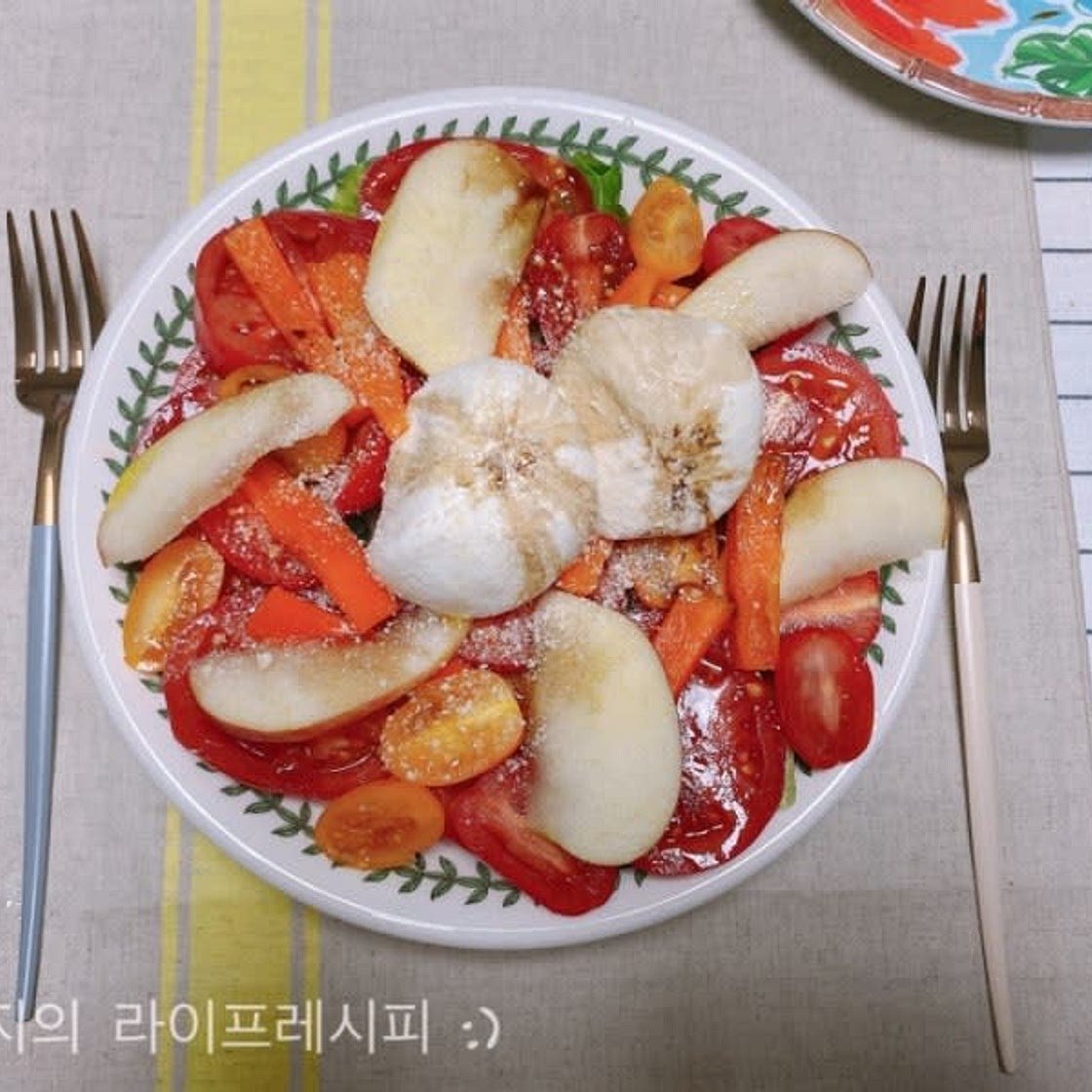 크리스마스음식에 어울리는 브라타치즈 토마토샐러드