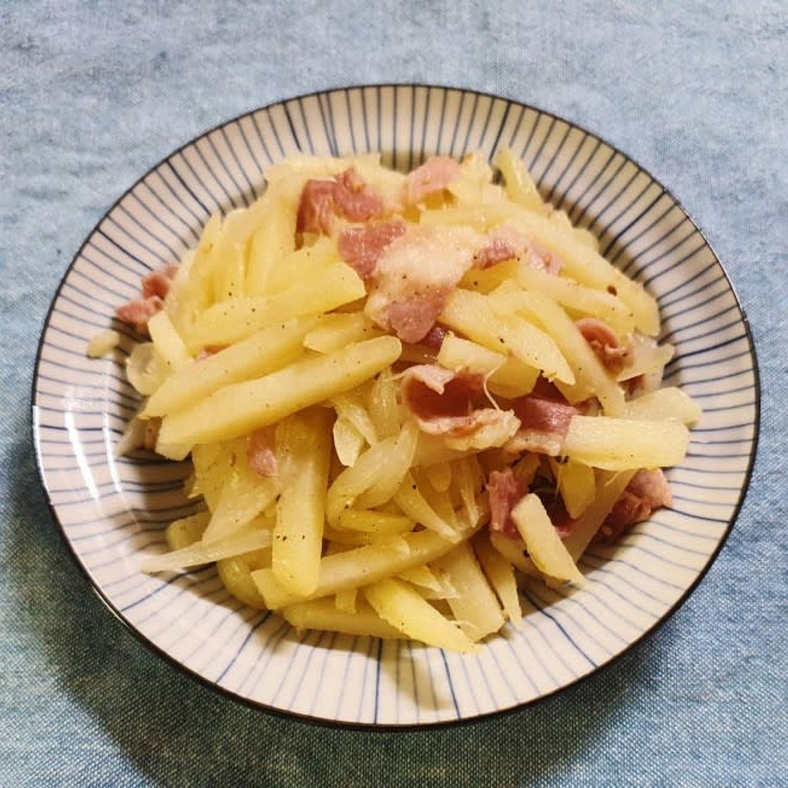 짭짤하고 고소한 베이컨감자볶음 만들기