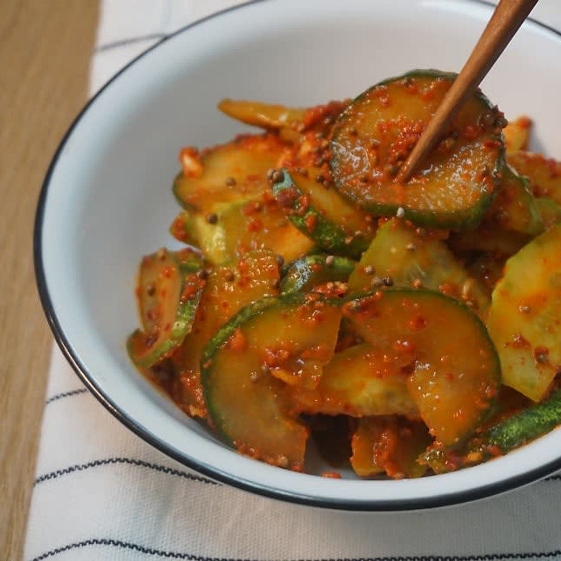 비로 먹는 생오이 무침