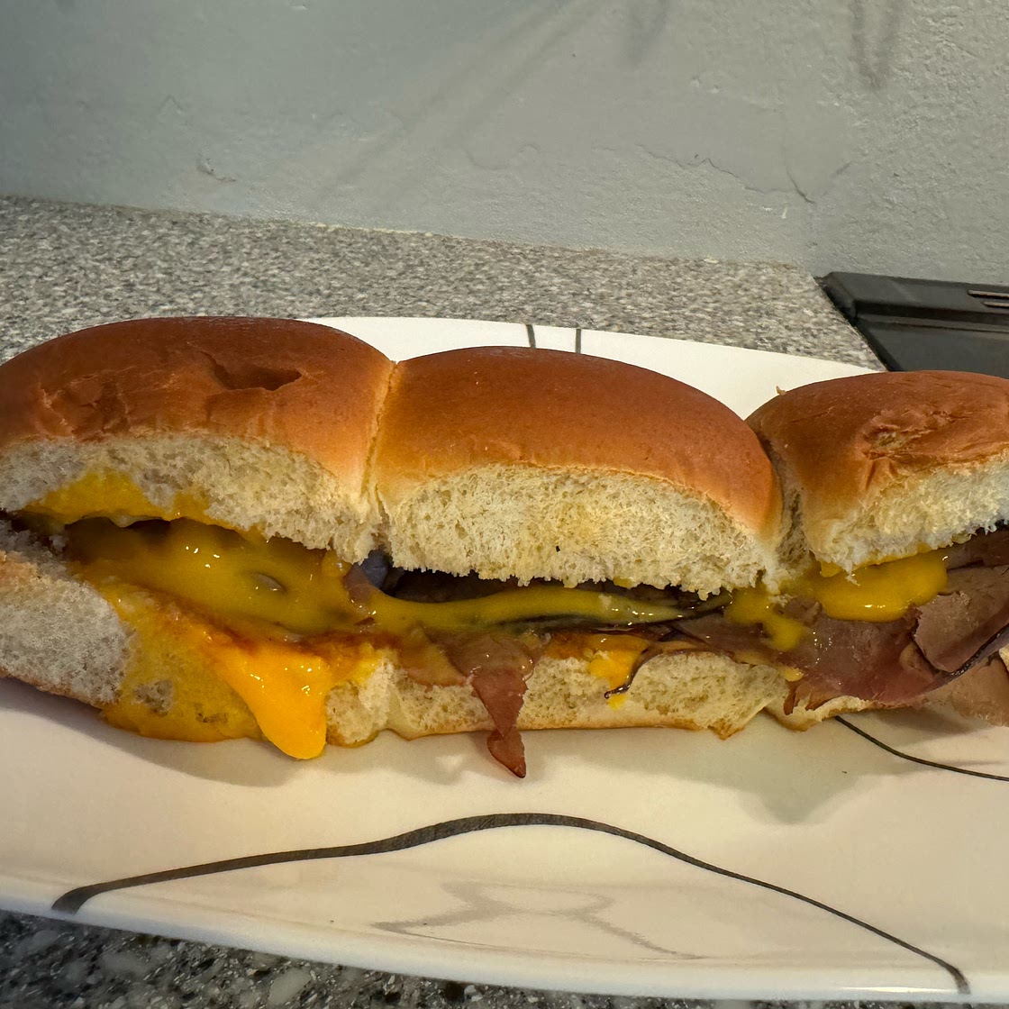 Baked Cheddar Roast Beef Sliders