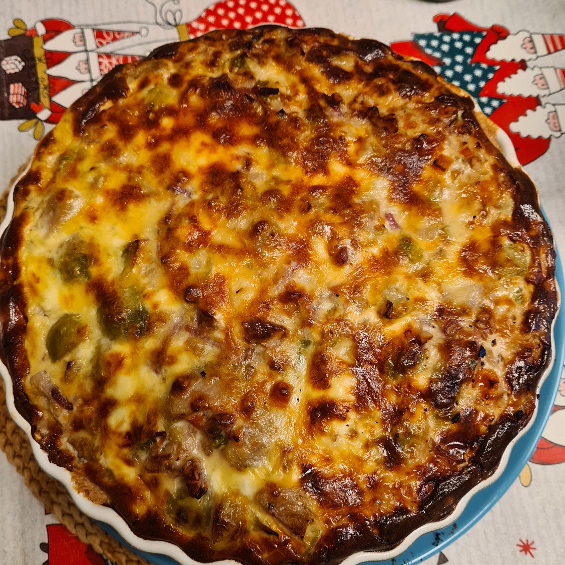 Rosenkohl - Möhren - Quiche mit Speckwürfelchen und Walnüssen