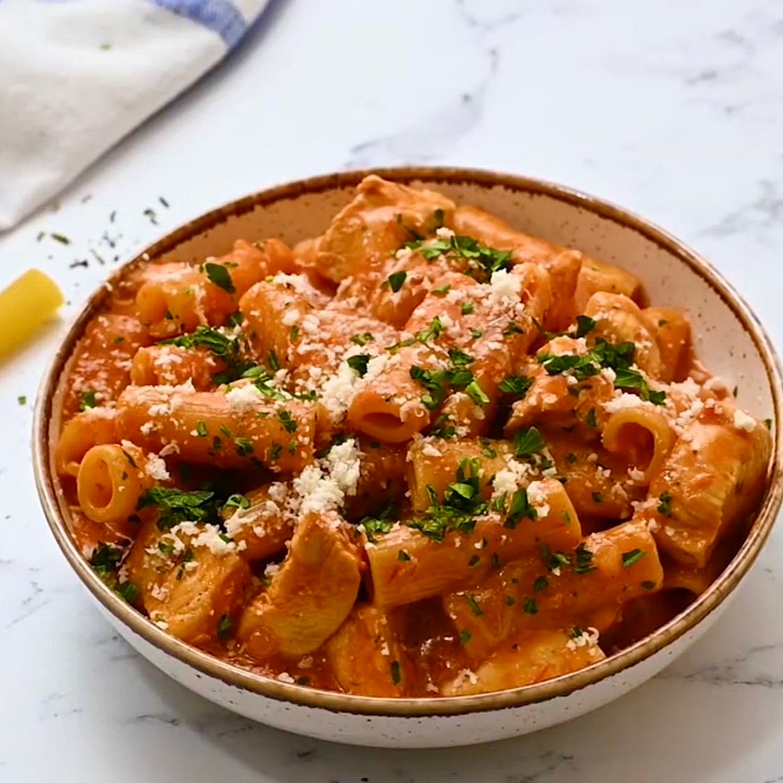 Garlic Parmesan Chicken Pasta (One-Pan)