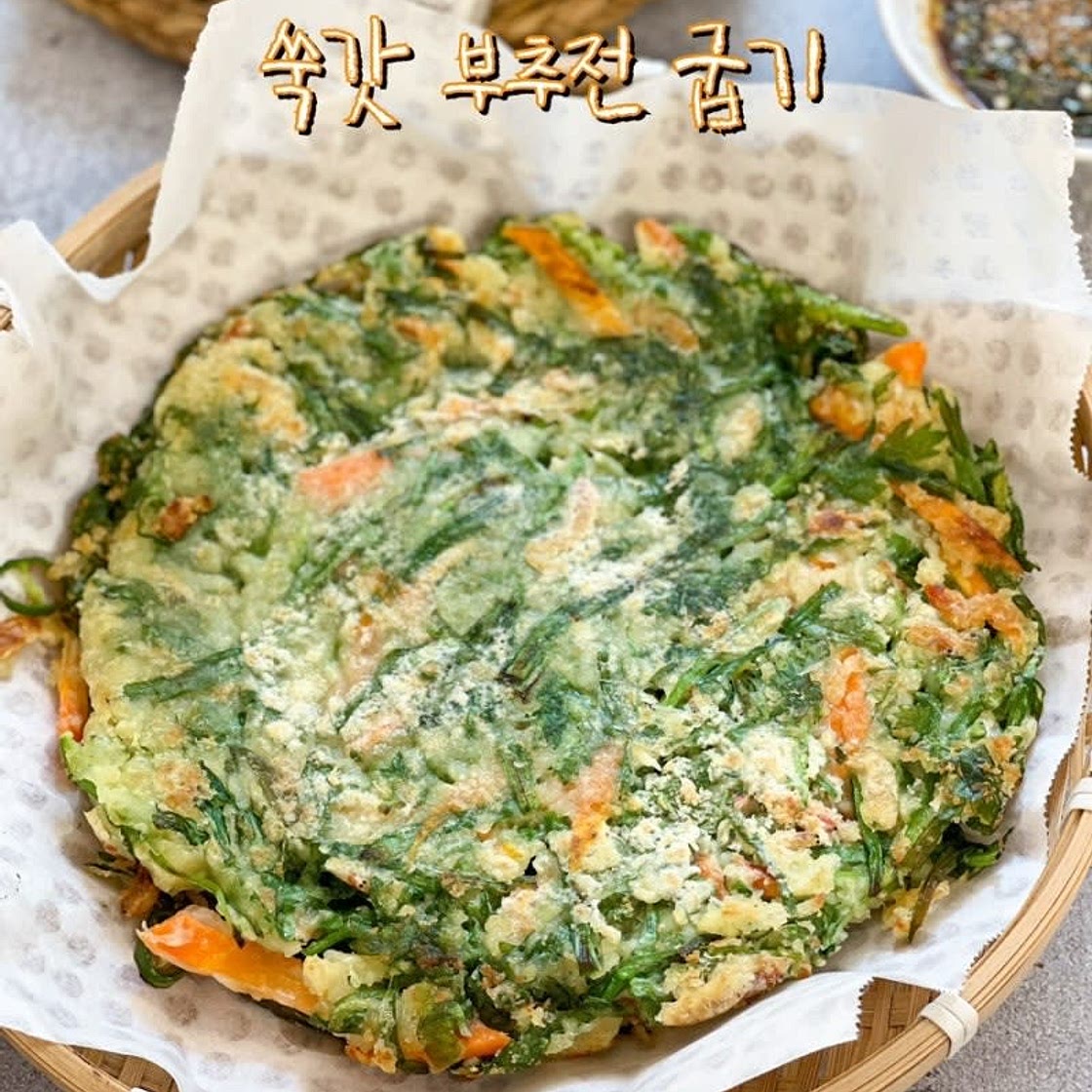 바삭한 전굽기 쑥갓 부추전 레시피 빵가루로 바삭하게 전굽는 법