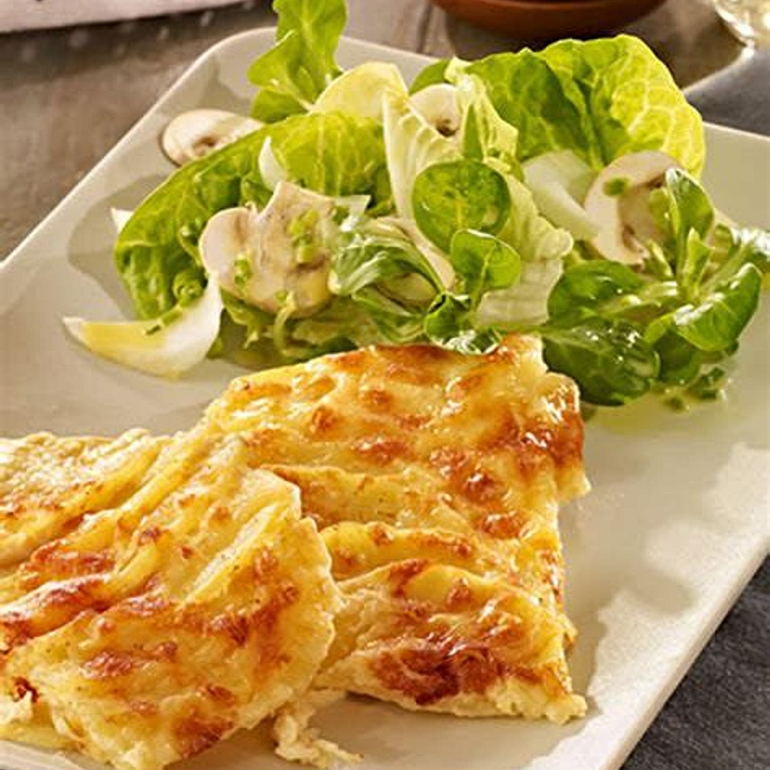 Champignonschnitzel mit Kartoffelgratin und Salat