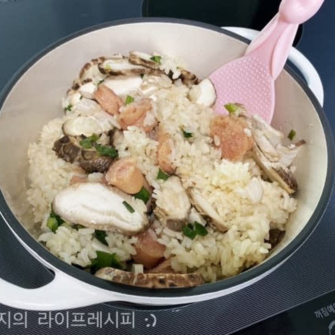 무쇠냄비로 만든 한그릇요리 명란솥밥