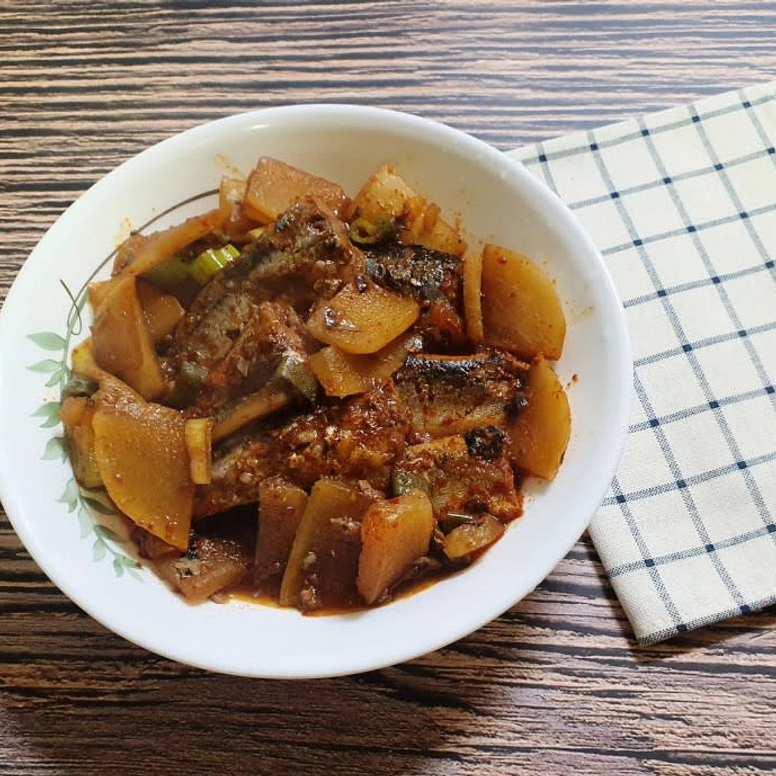 통조림 캔으로 감칠맛 나는 꽁치무조림 만들기