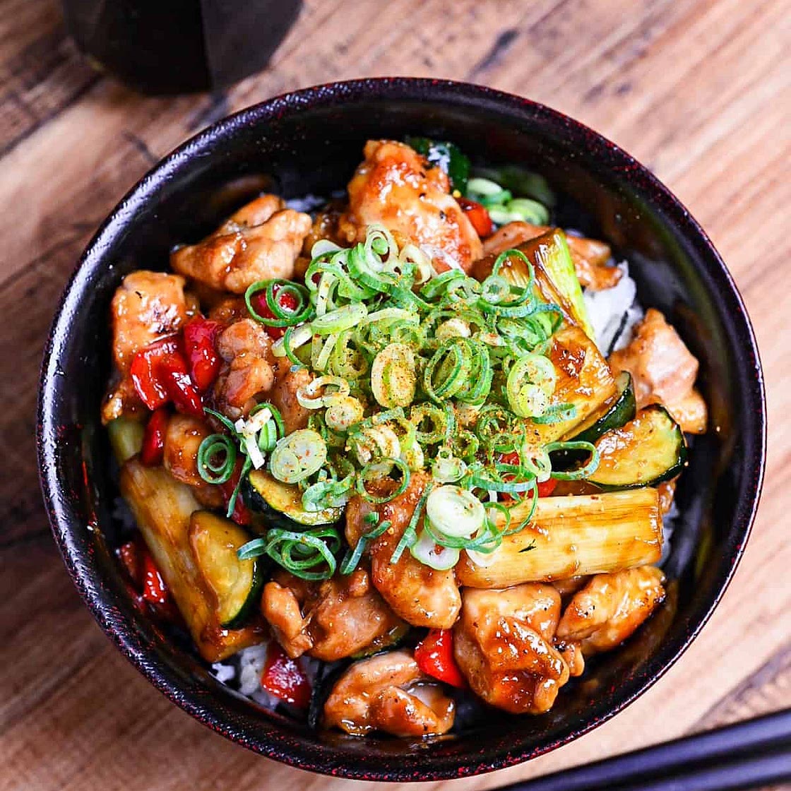 Easy Yakitori Donburi Recipe (Japanese Chicken Rice Bowl)