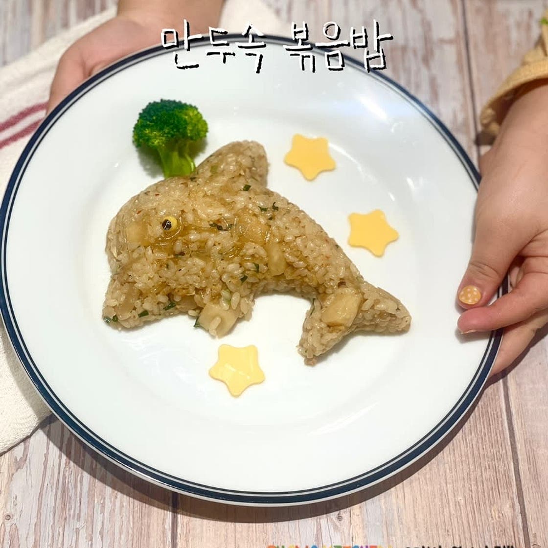 만두볶음밥 초간단 한 끼 요리 냉동만두로 깍두기 볶음밥 만들기