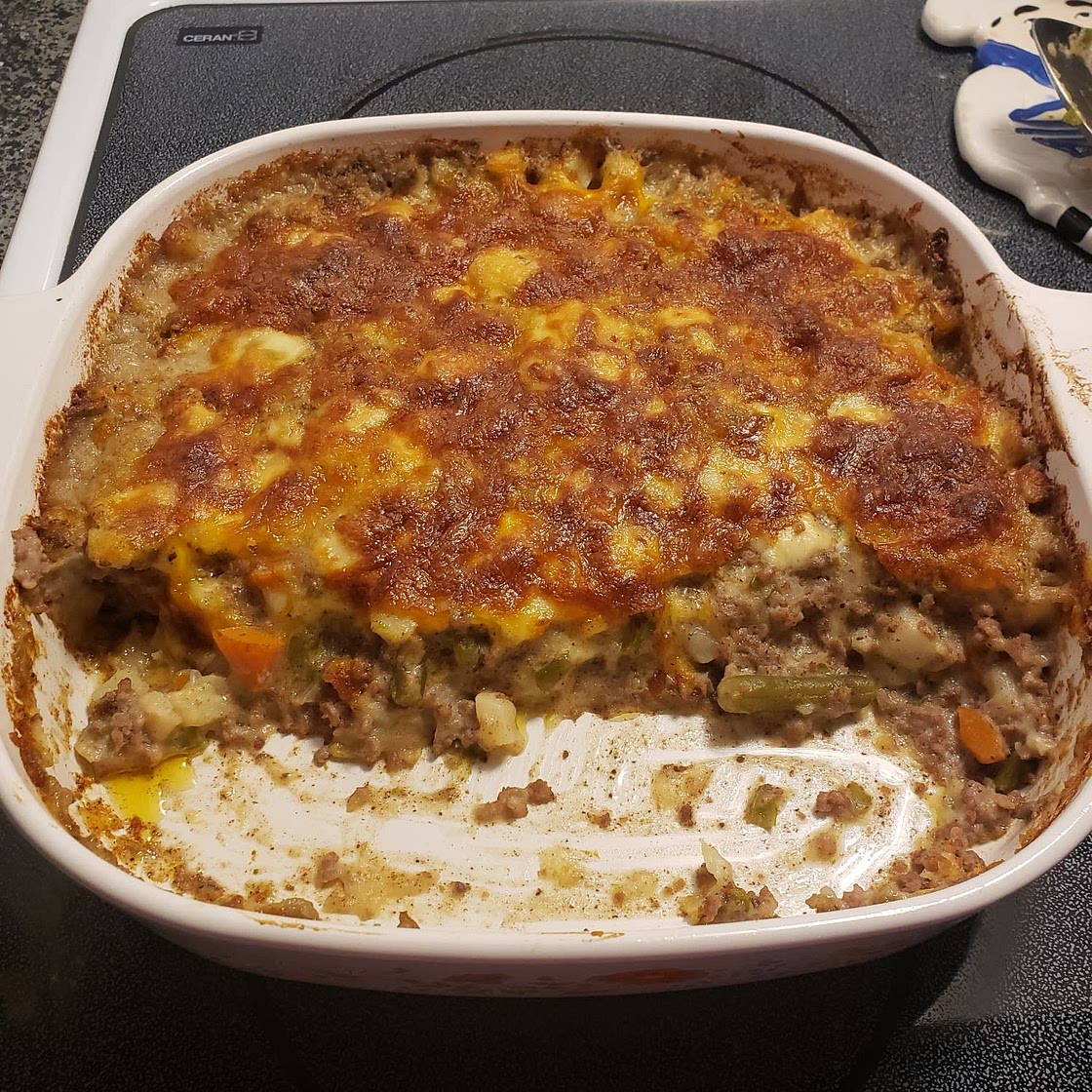 Cheesy Ground Beef and Potatoes Casserole