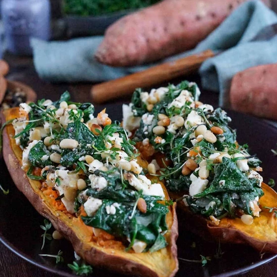 Gefüllte Süßkartoffel mit Spinat und Ricotta