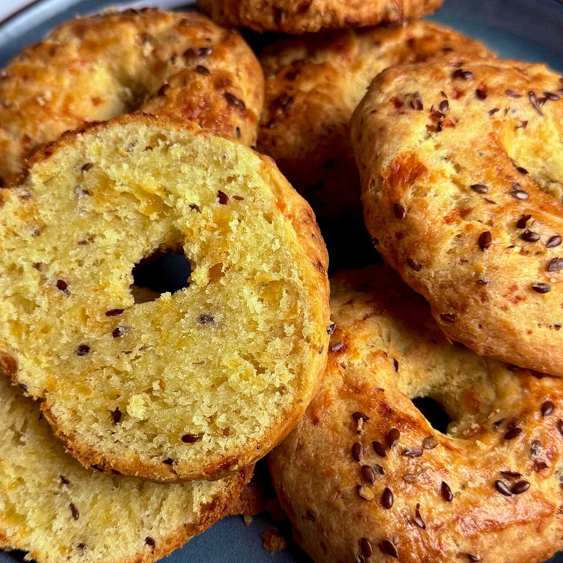Flaky Cheesy Bagels 