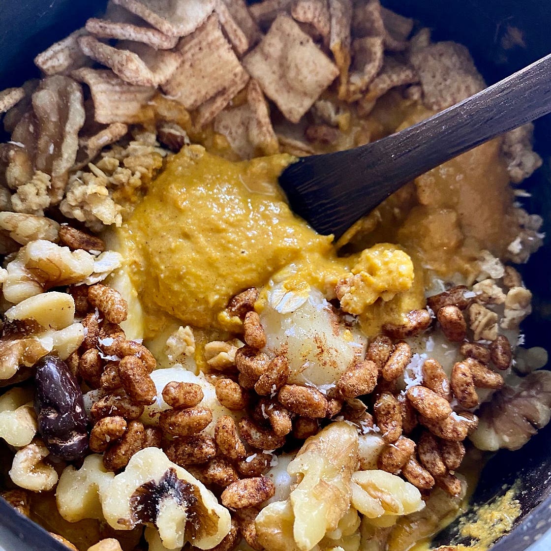 Carrot Cake Smoothie Bowl 🥕🍌