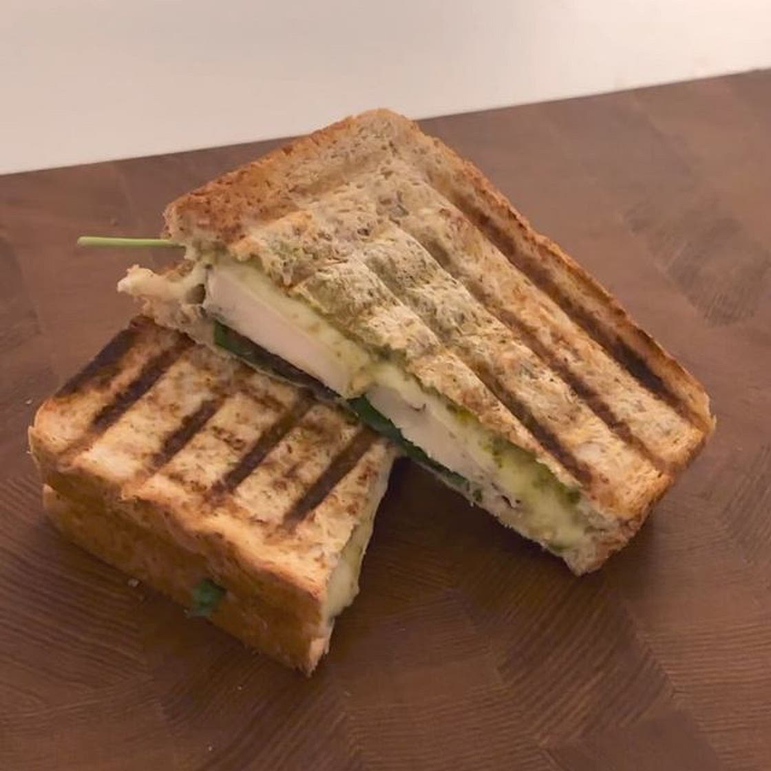 바질페스토 치킨 샌드위치