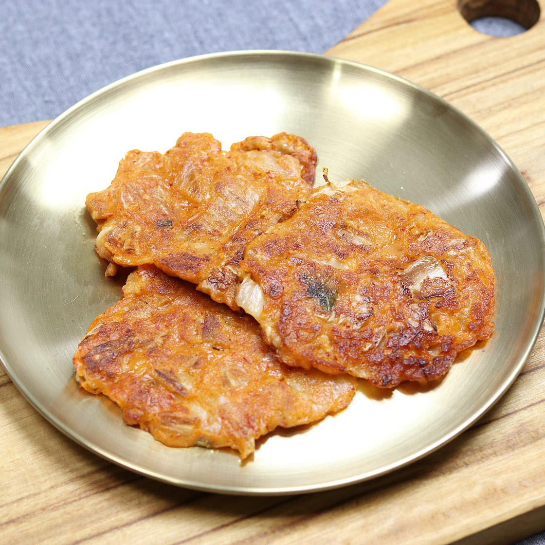 돼지고기를 넣어 더욱 맛있는 김치전 김치부침개 만드는법